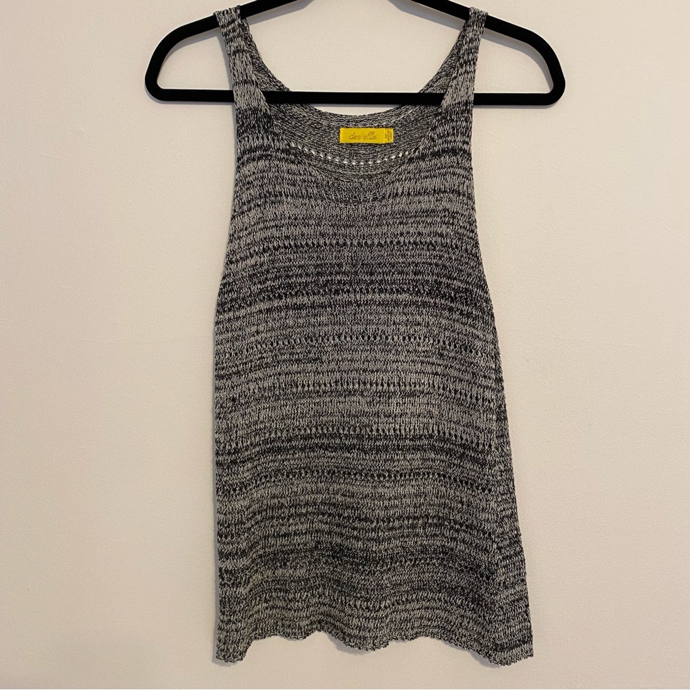 Dee Elle Black and Gray Sleeveless Knit Sweater Top